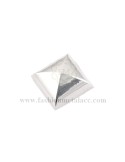 Aplique piramide con remache 2662